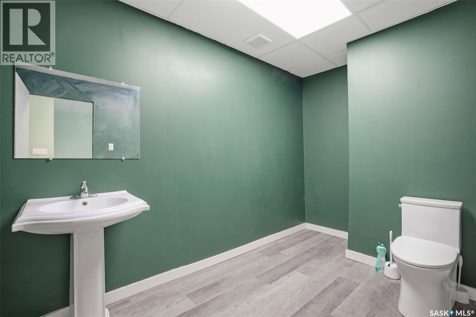 418 20th Street W Property Photo 6