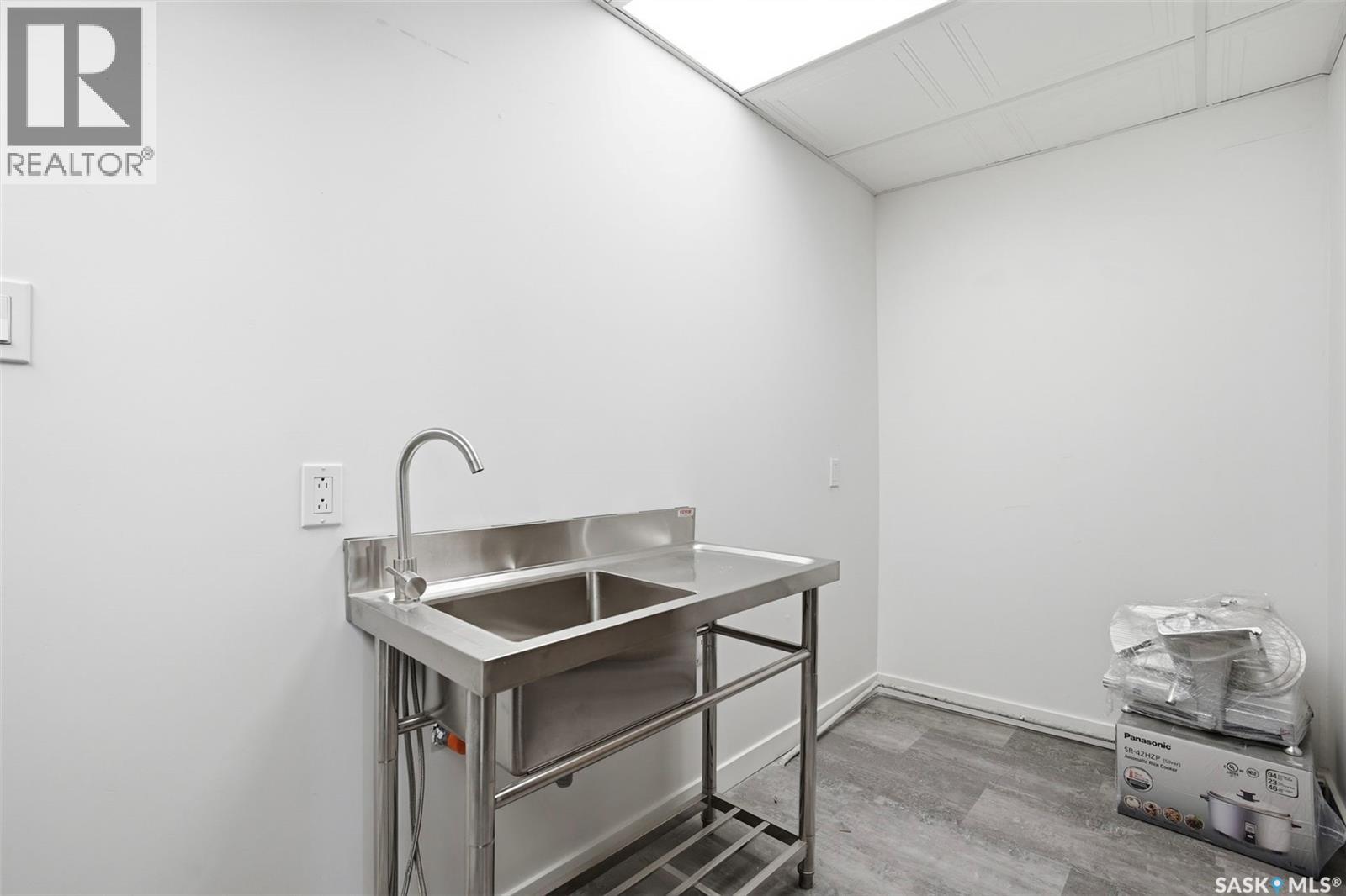 418 20th Street W Property Photo 10