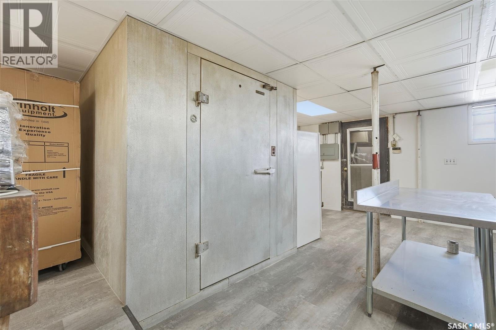 418 20th Street W Property Photo 14
