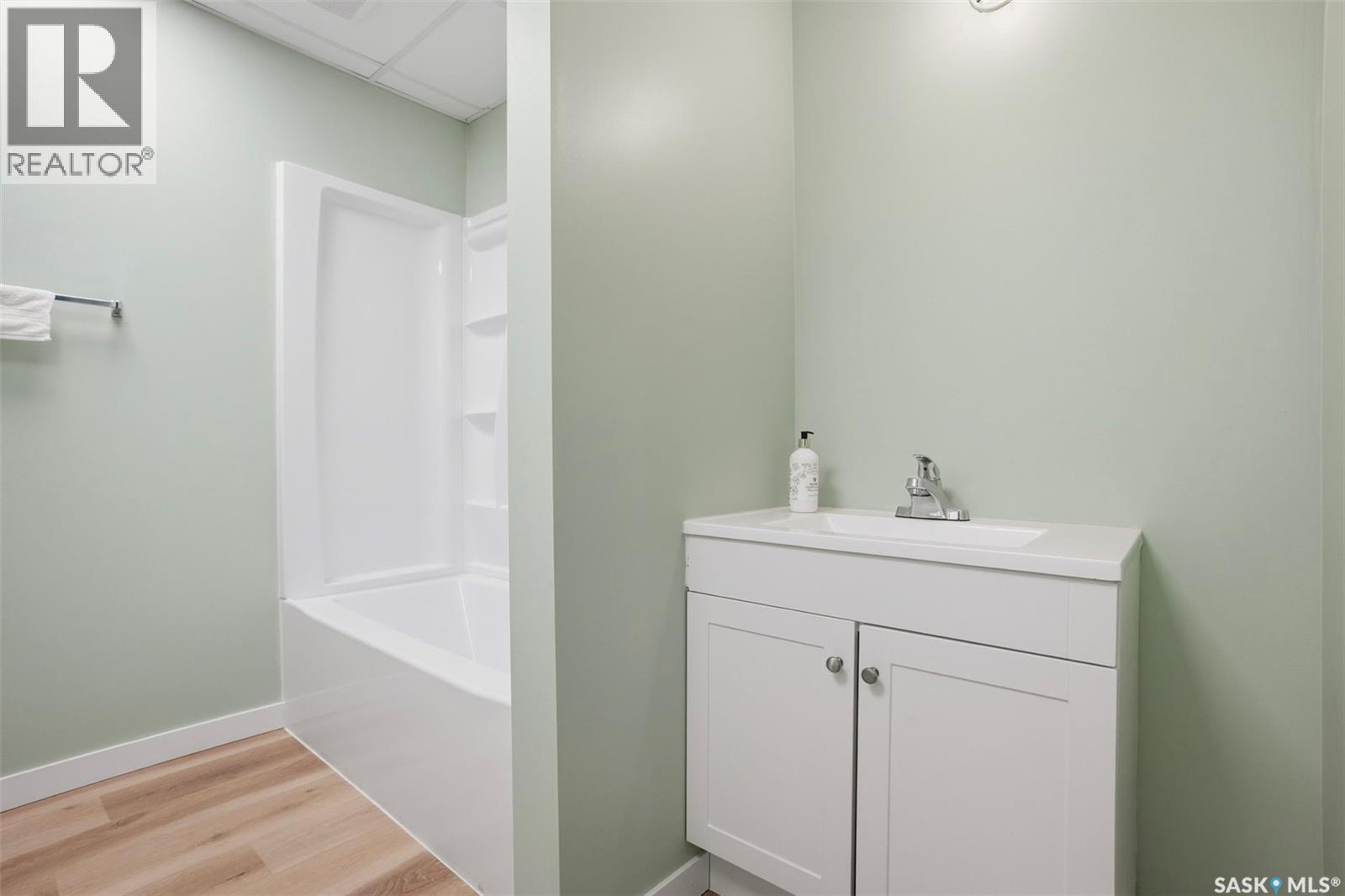 418 20th Street W Property Photo 24