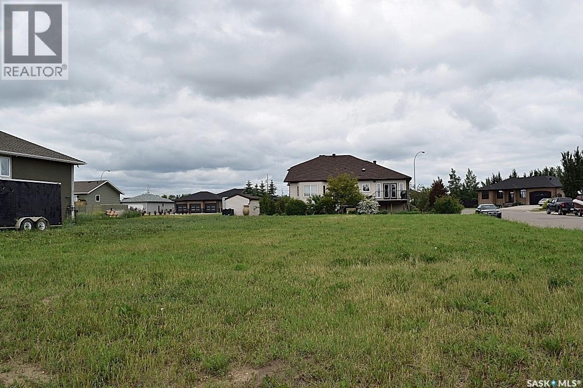 709 5th Street E Property Photo 1