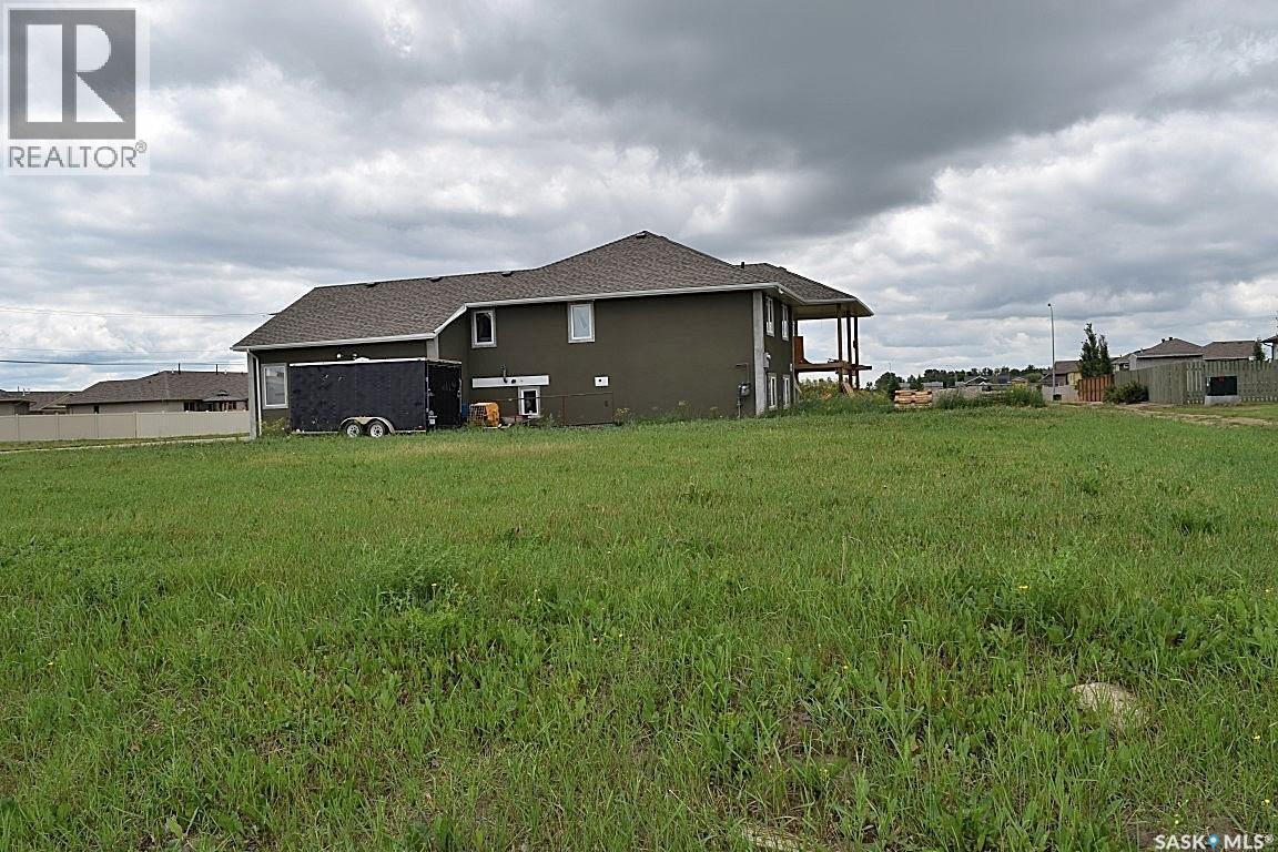 709 5th Street E Property Photo 3