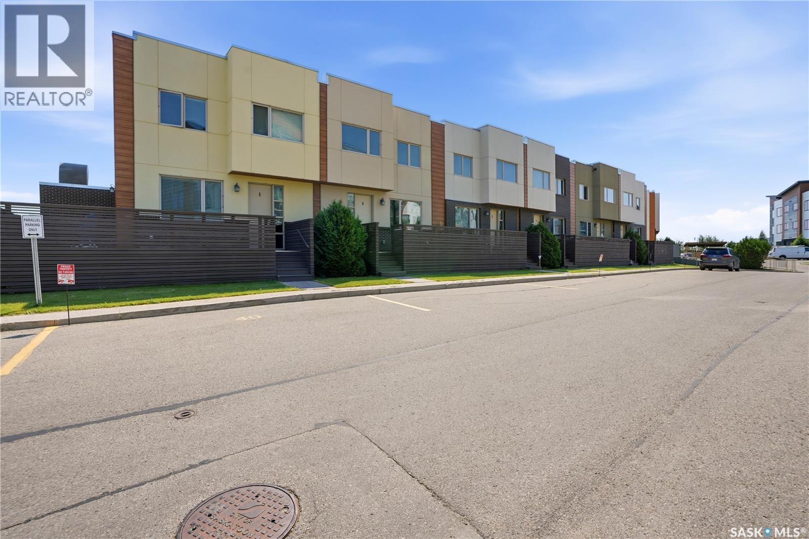 20 103 Willis CRESCENT Property Photo 1