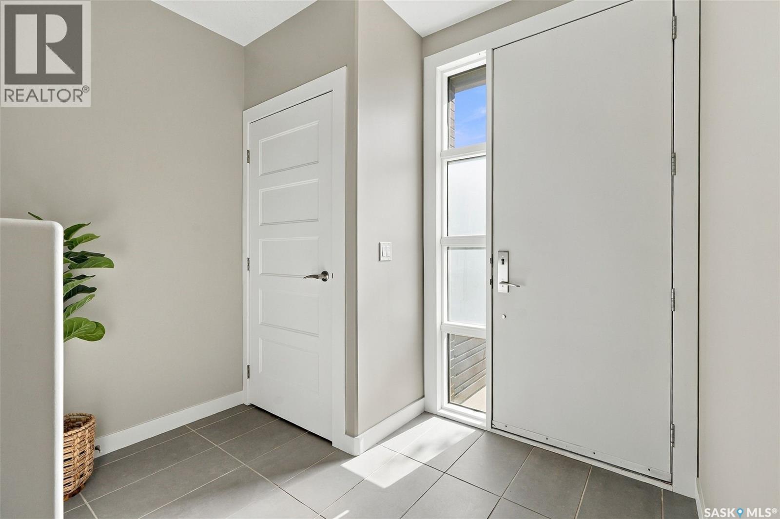 20 103 Willis Crescent Property Photo 2