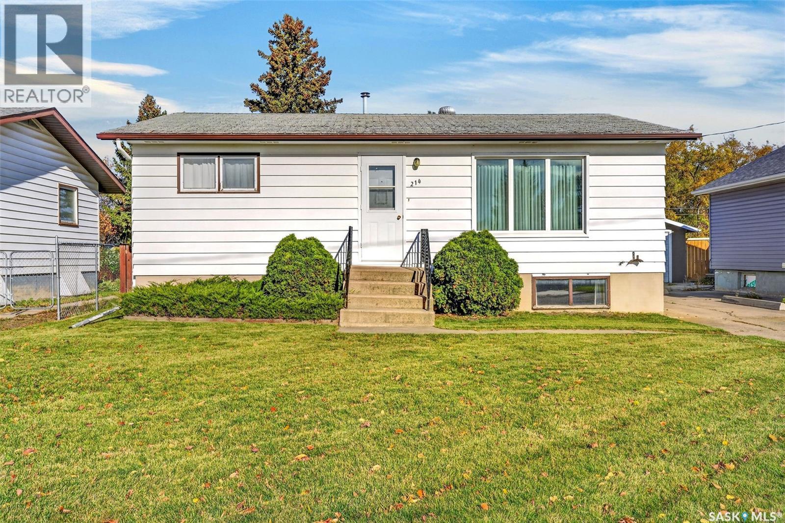 214 Burns Avenue W Property Photo 3