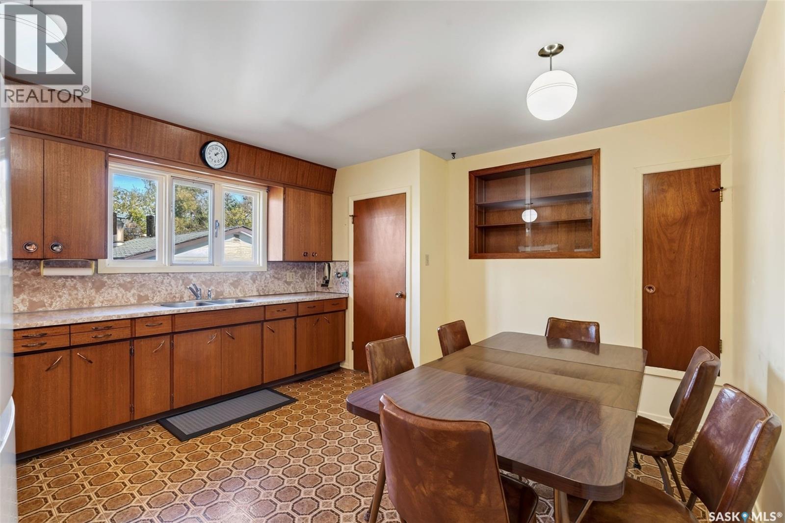 214 Burns Avenue W Property Photo 7
