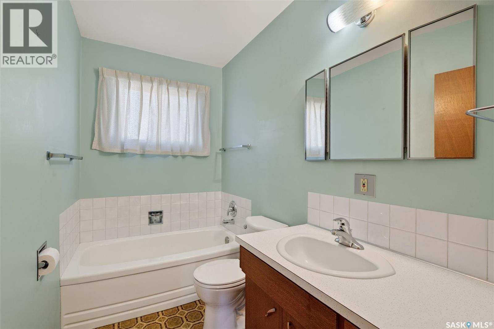 214 Burns Avenue W Property Photo 17