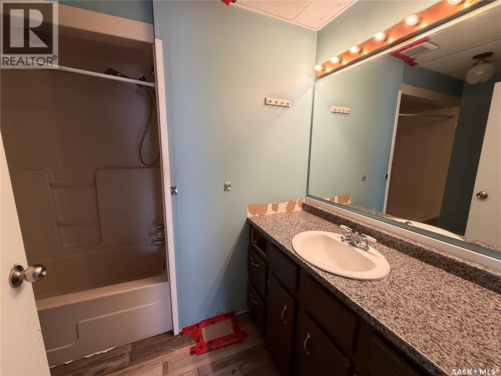 407 2nd Street E Property Photo 7