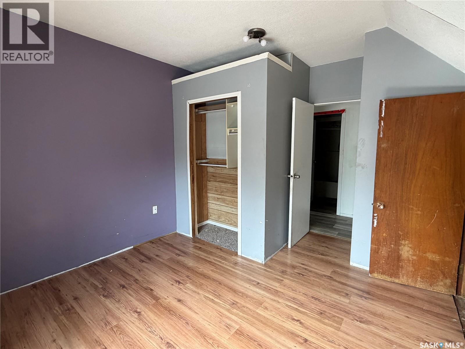 407 2nd Street E Property Photo 9