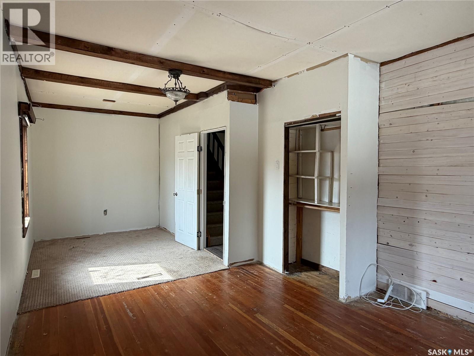 407 2nd Street E Property Photo 12