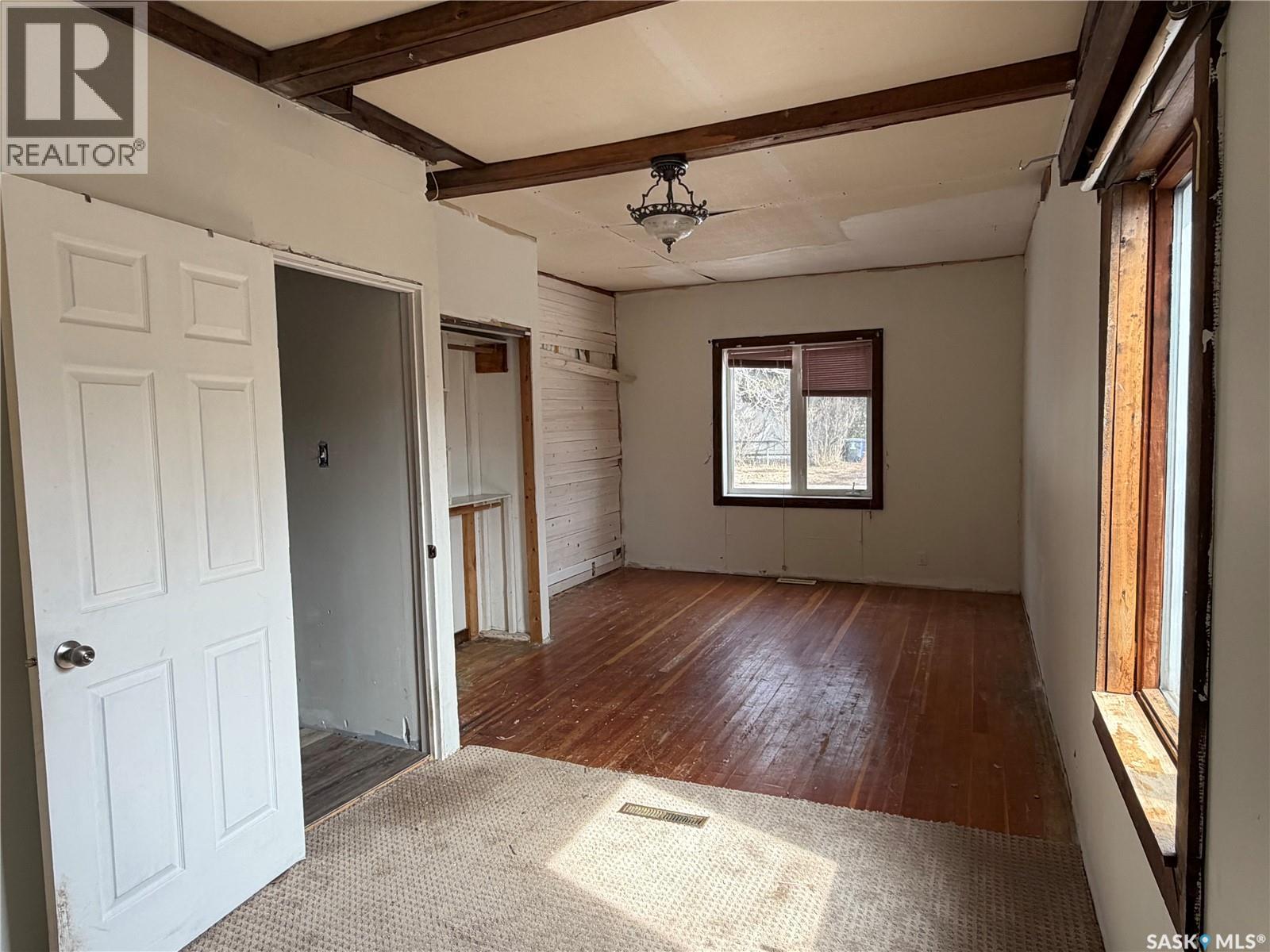 407 2nd Street E Property Photo 13