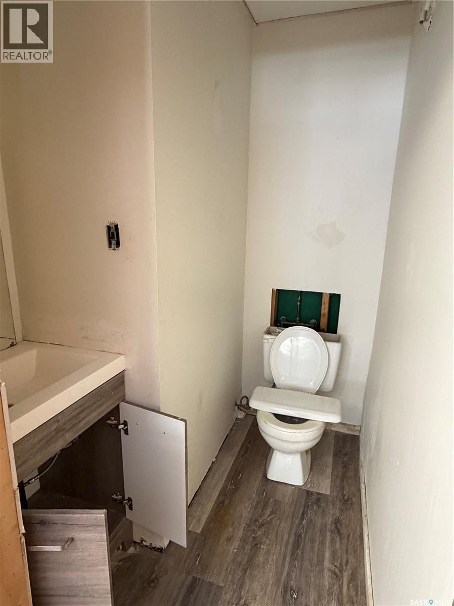 407 2nd Street E Property Photo 14