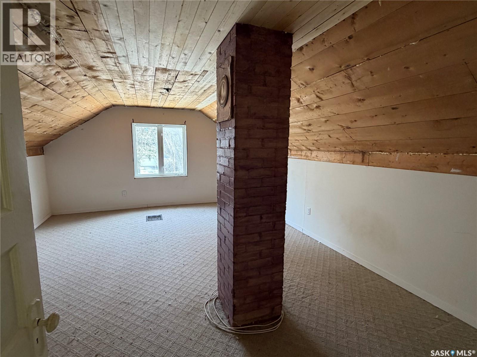 407 2nd Street E Property Photo 15