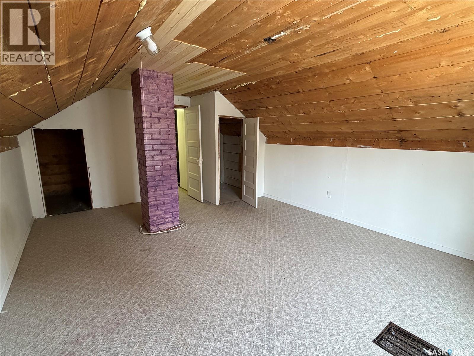 407 2nd Street E Property Photo 16