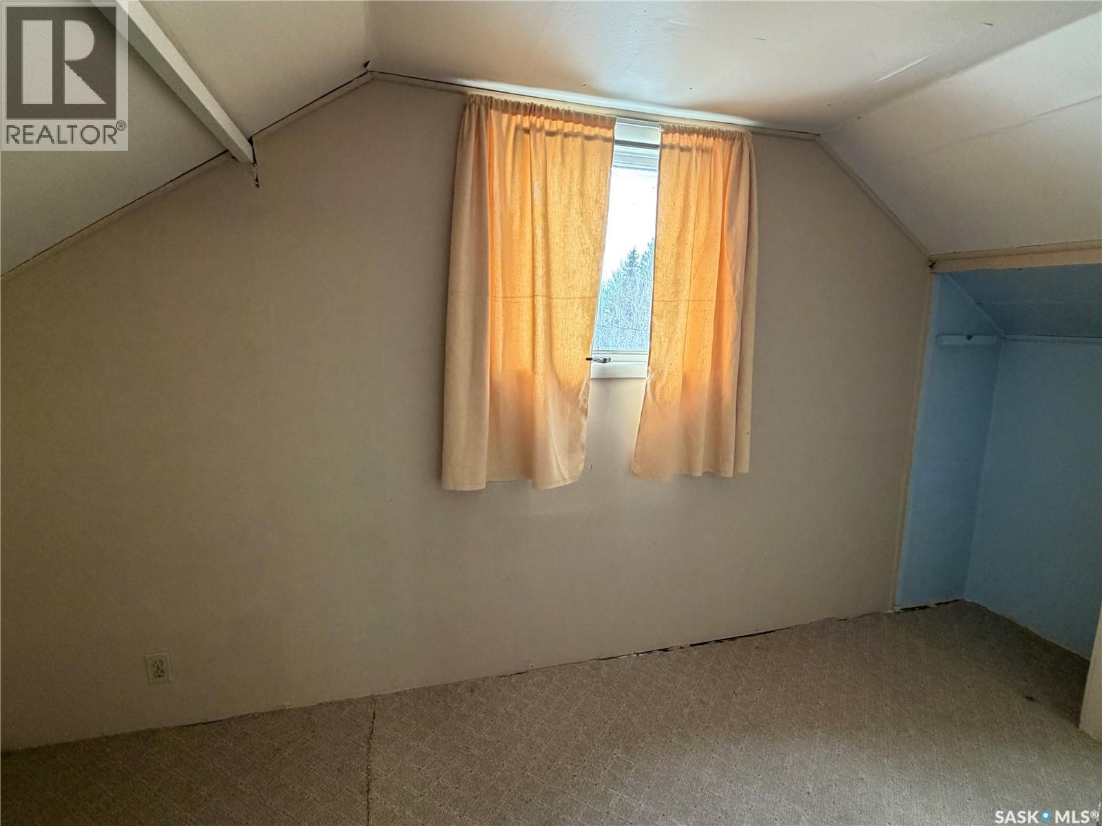 407 2nd Street E Property Photo 17