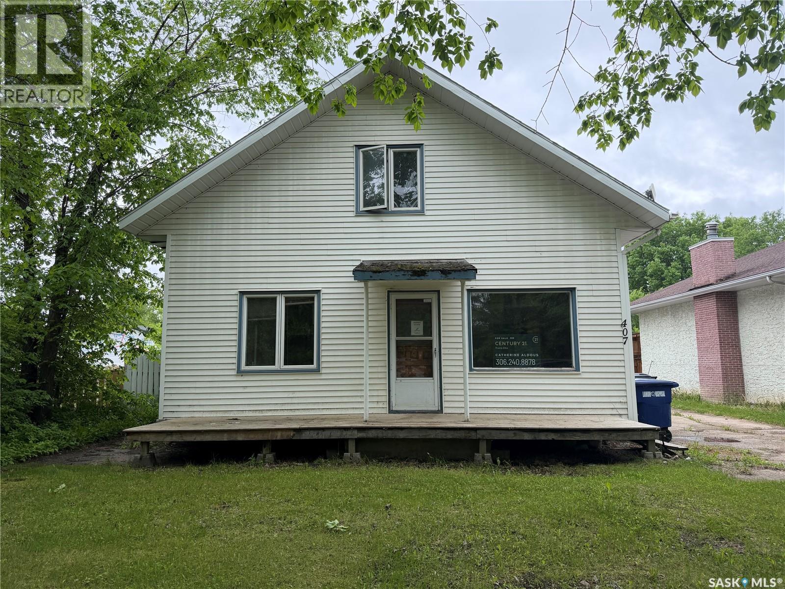 407 2nd Street E Property Photo 18