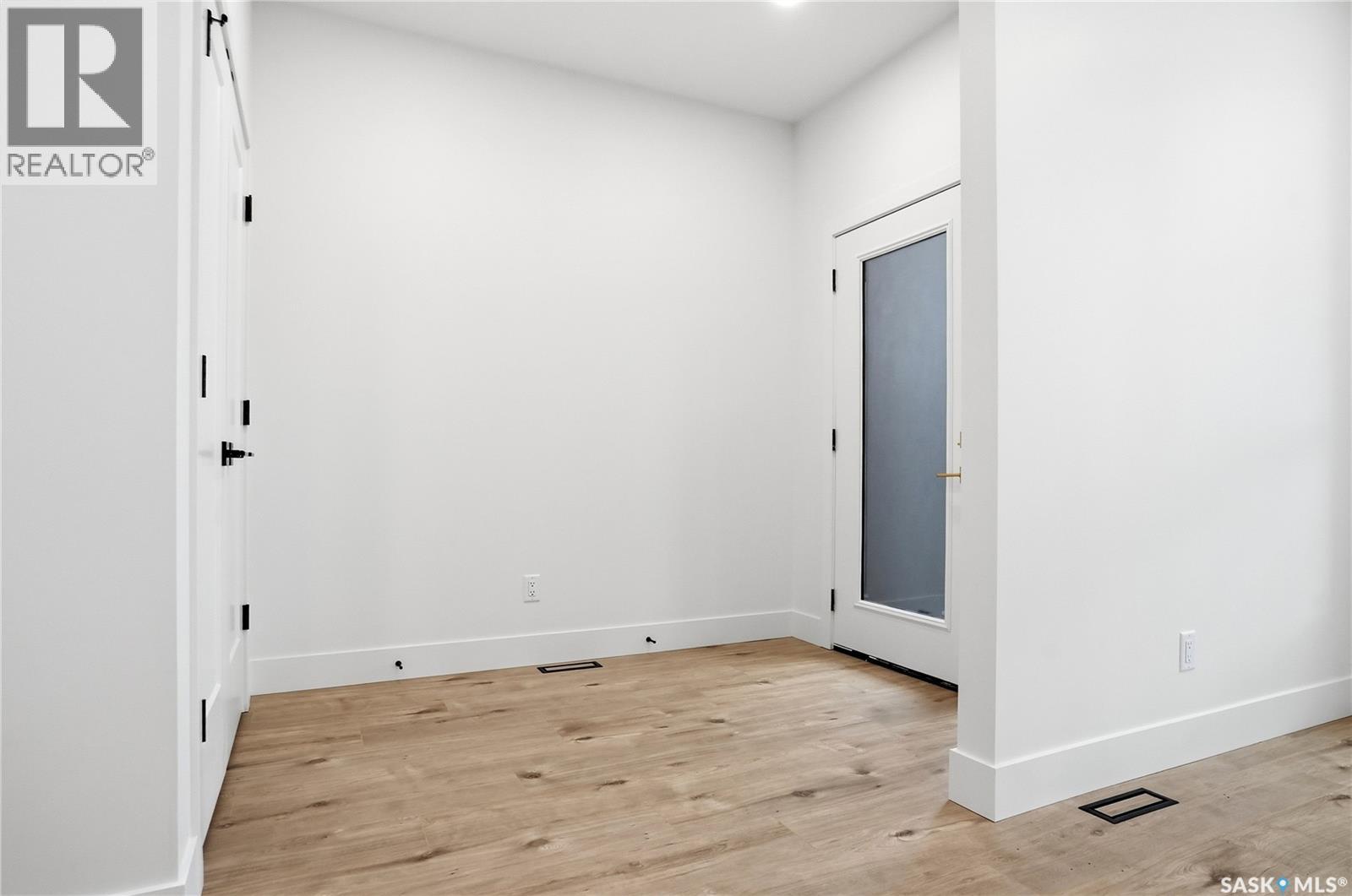 317 11th Street E Property Photo 4