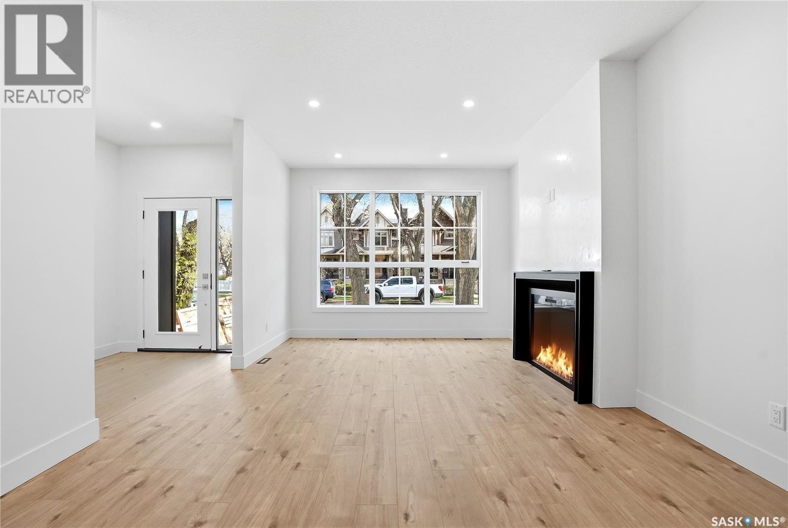 317 11th Street E Property Photo 5