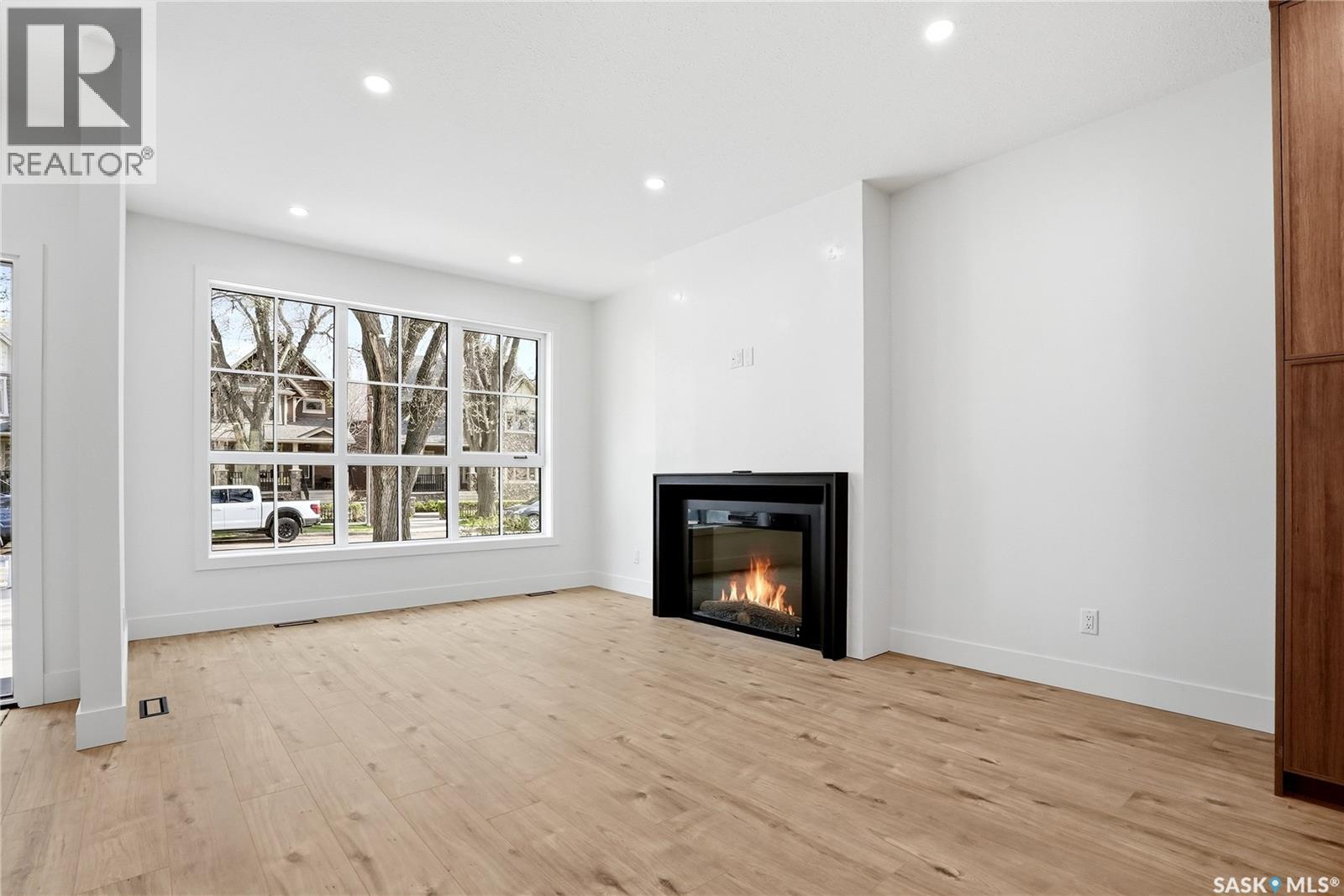 317 11th Street E Property Photo 6