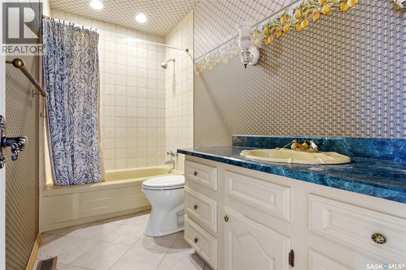 1034 Gryphons Walk Property Photo 37