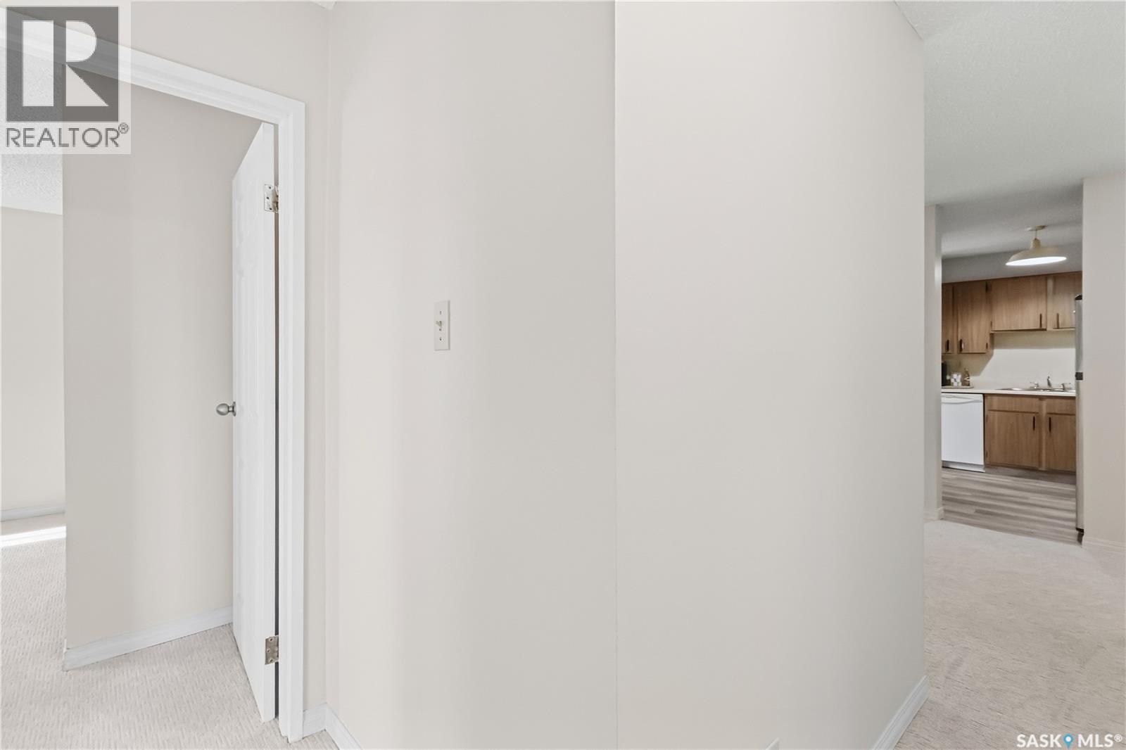 303 302 Tait Crescent Property Photo 25