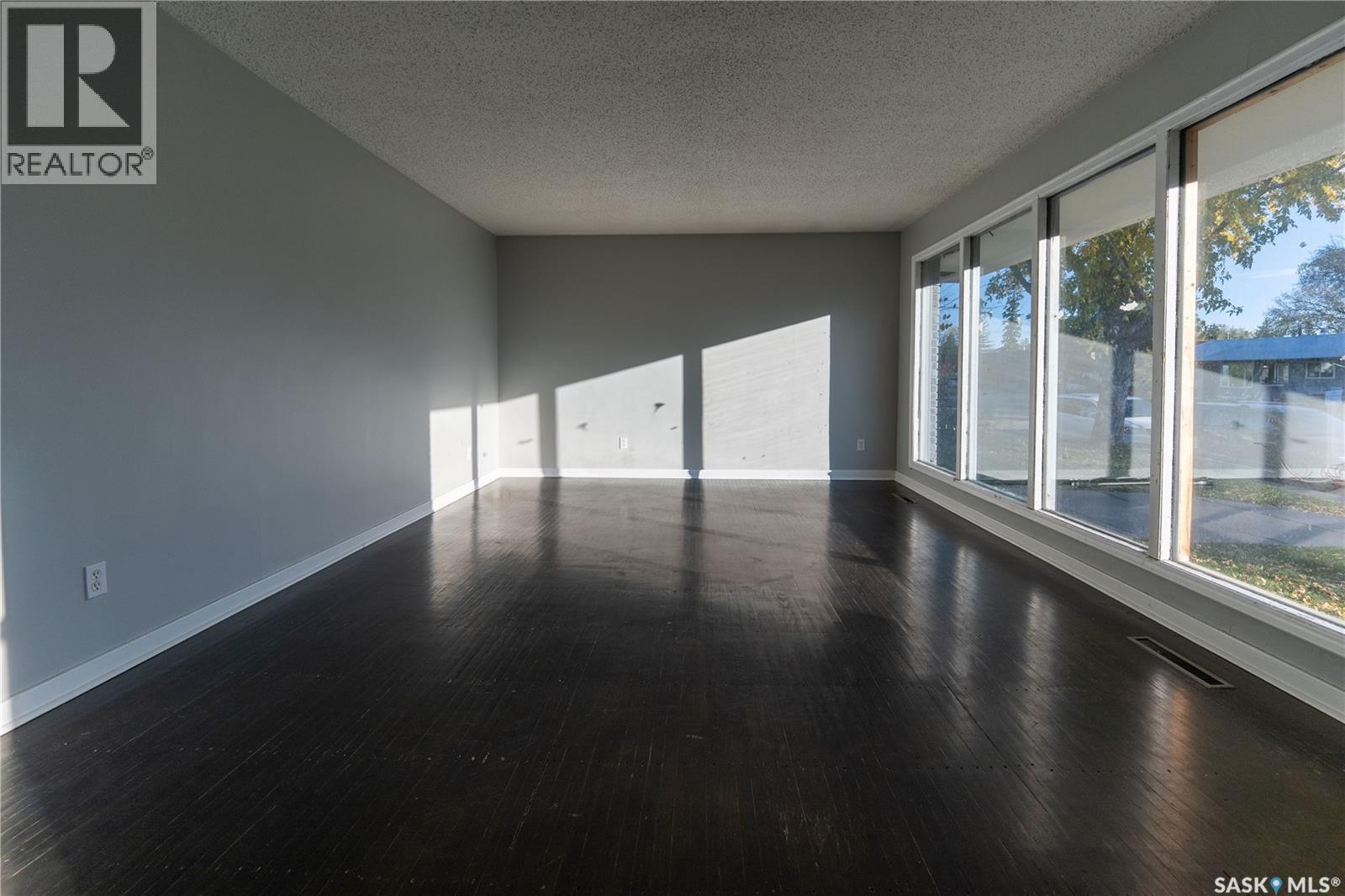 607 Q Avenue N Property Photo 5