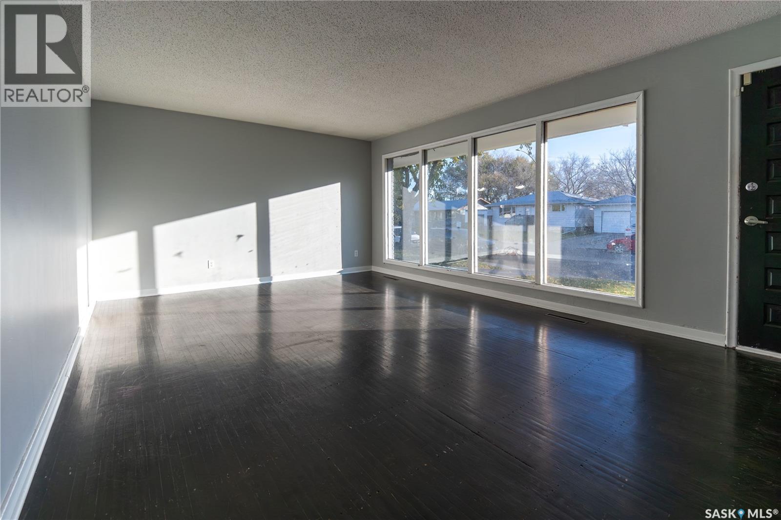 607 Q Avenue N Property Photo 6