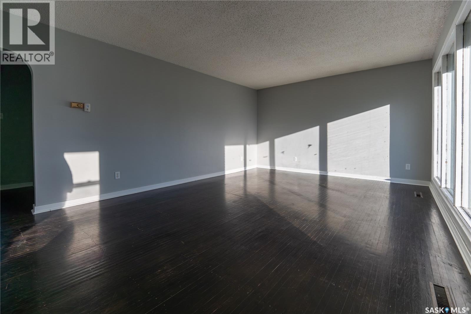 607 Q Avenue N Property Photo 7