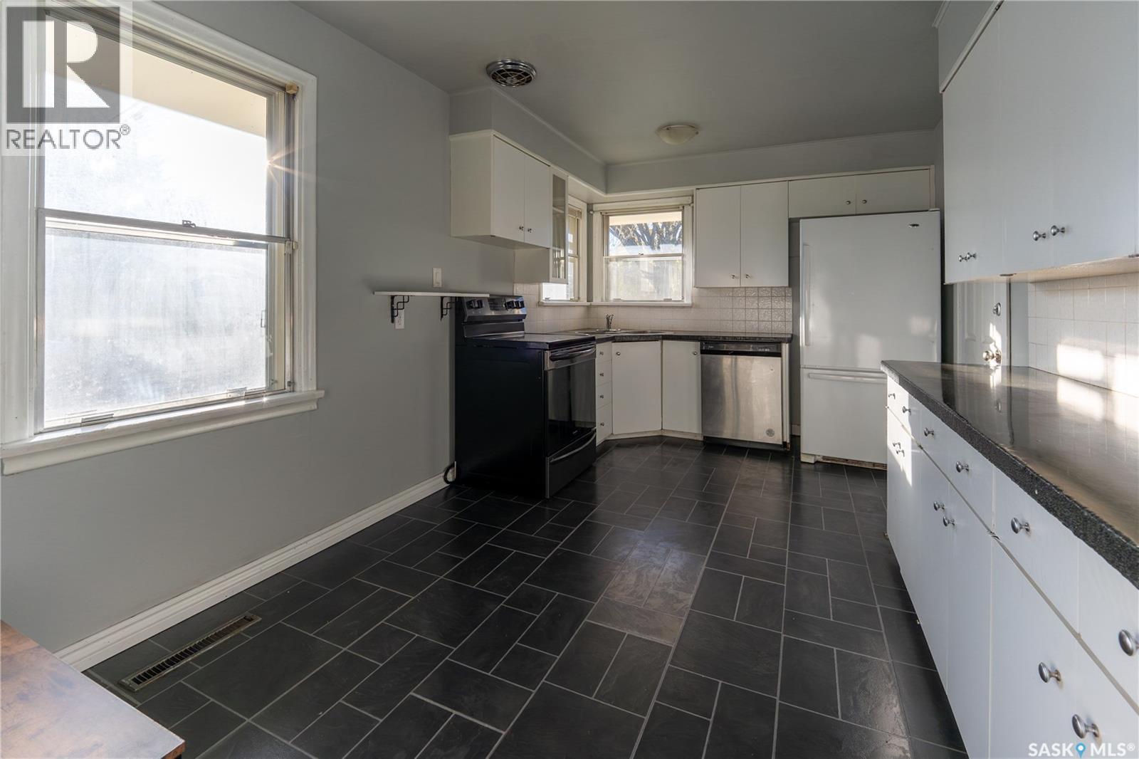 607 Q Avenue N Property Photo 10