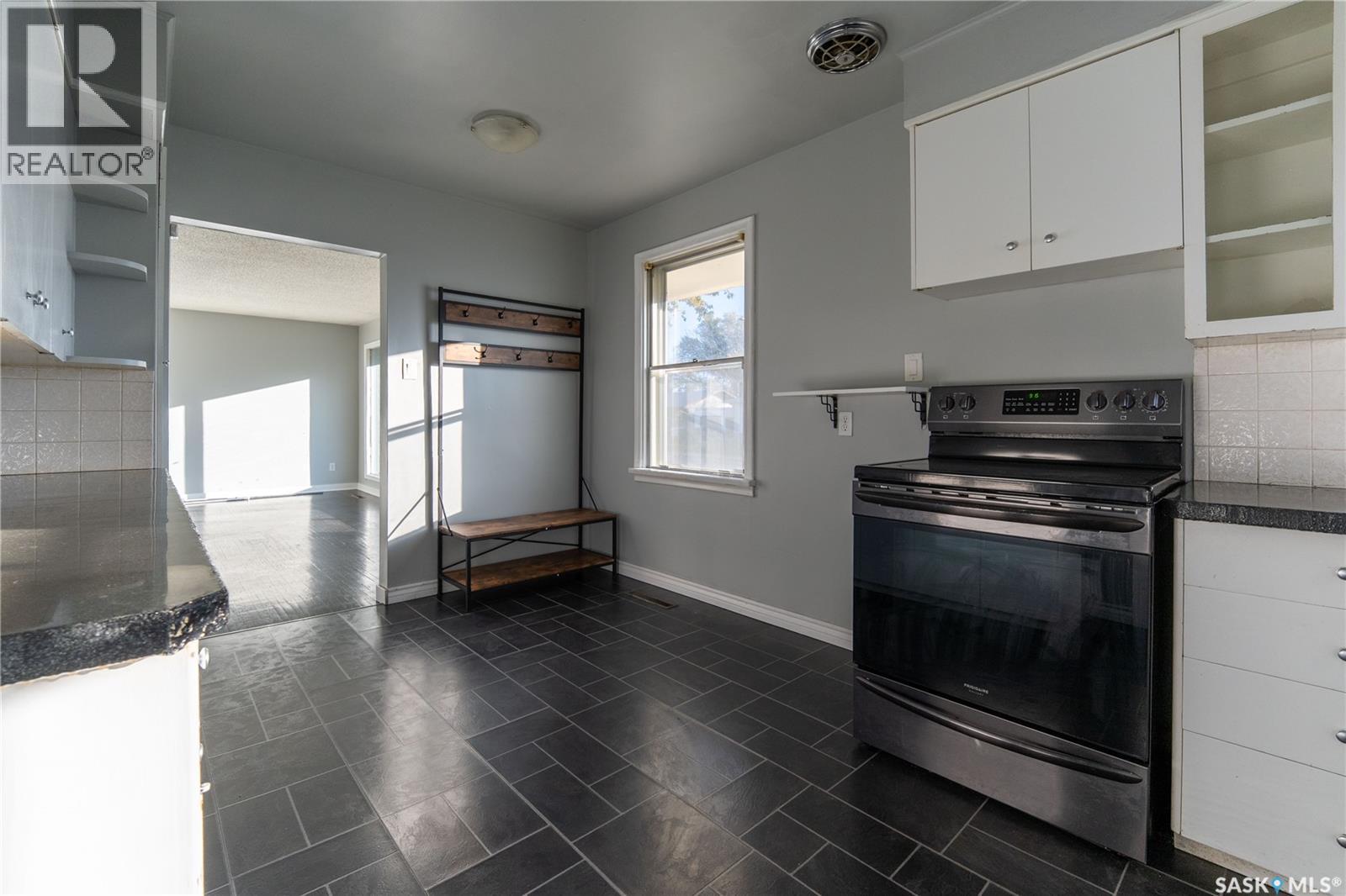 607 Q Avenue N Property Photo 12