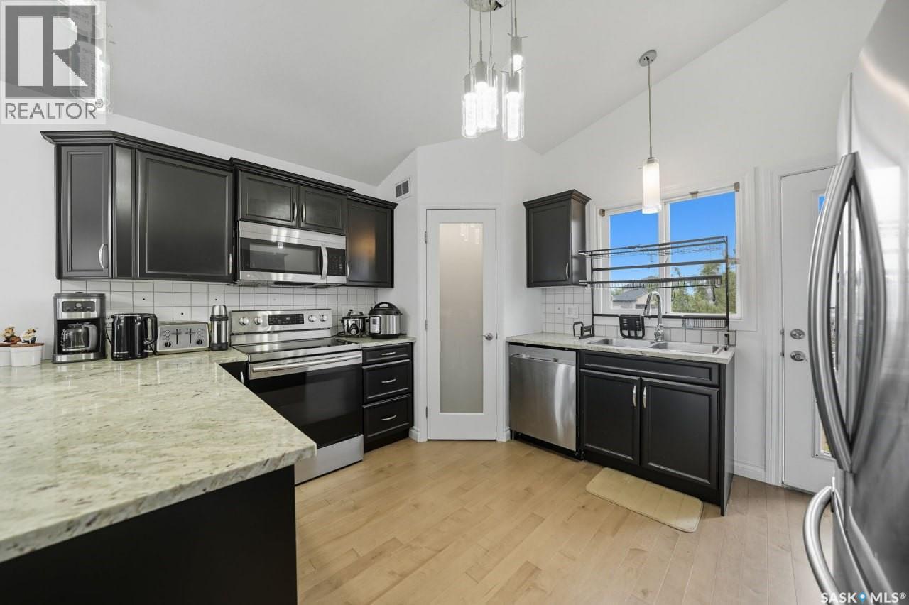 455 Hastings Crescent Property Photo 12