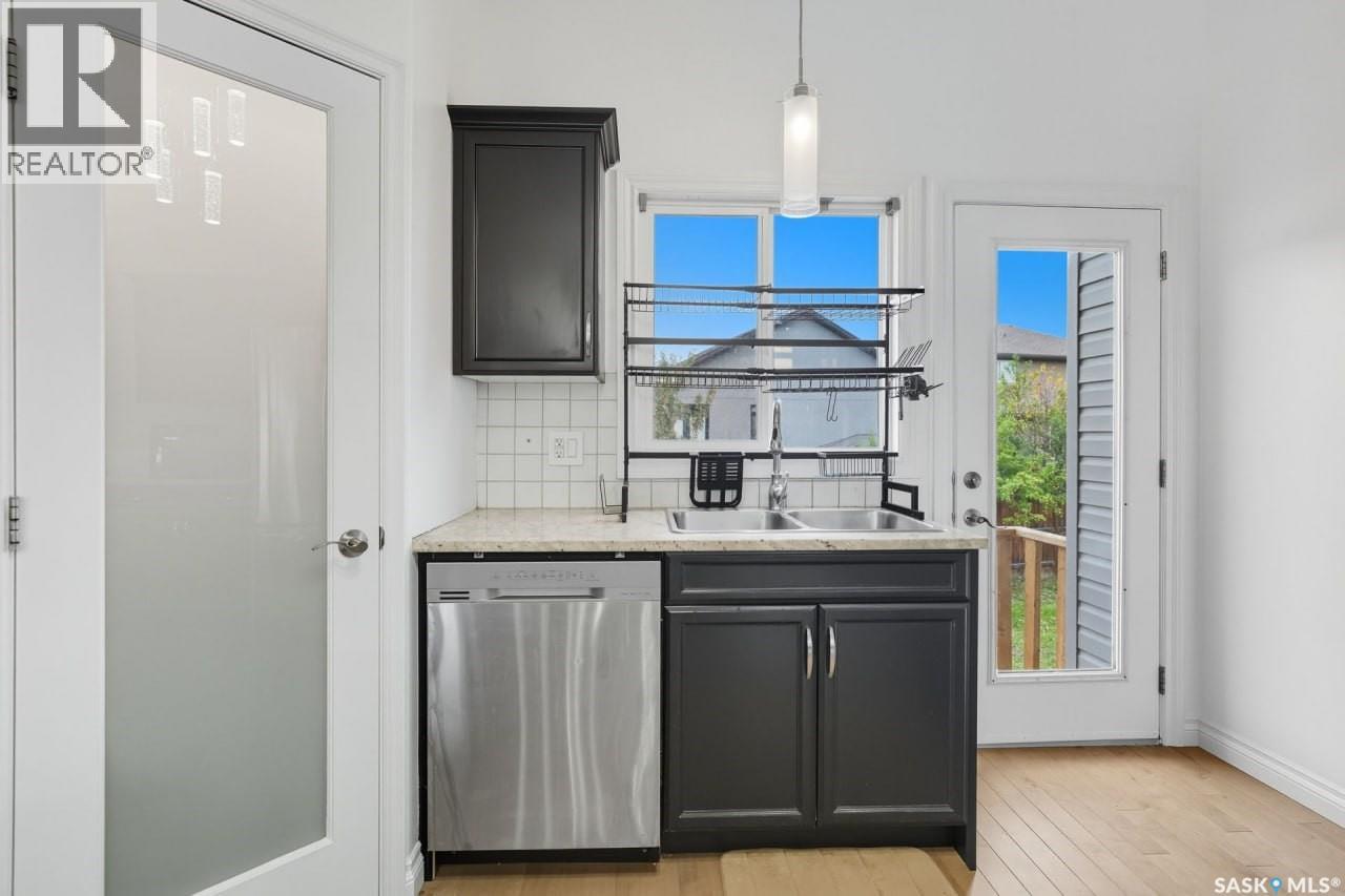 455 Hastings Crescent Property Photo 14