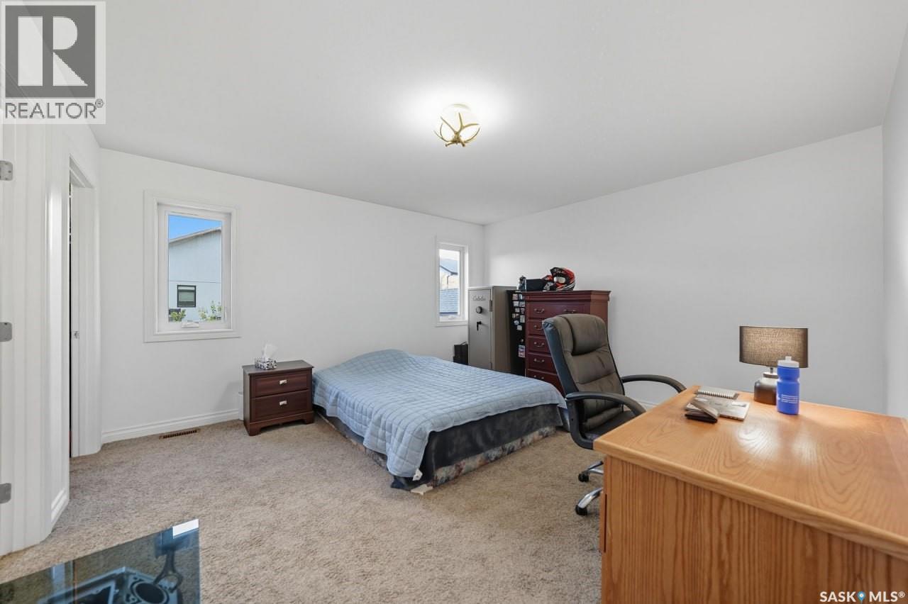 455 Hastings Crescent Property Photo 16