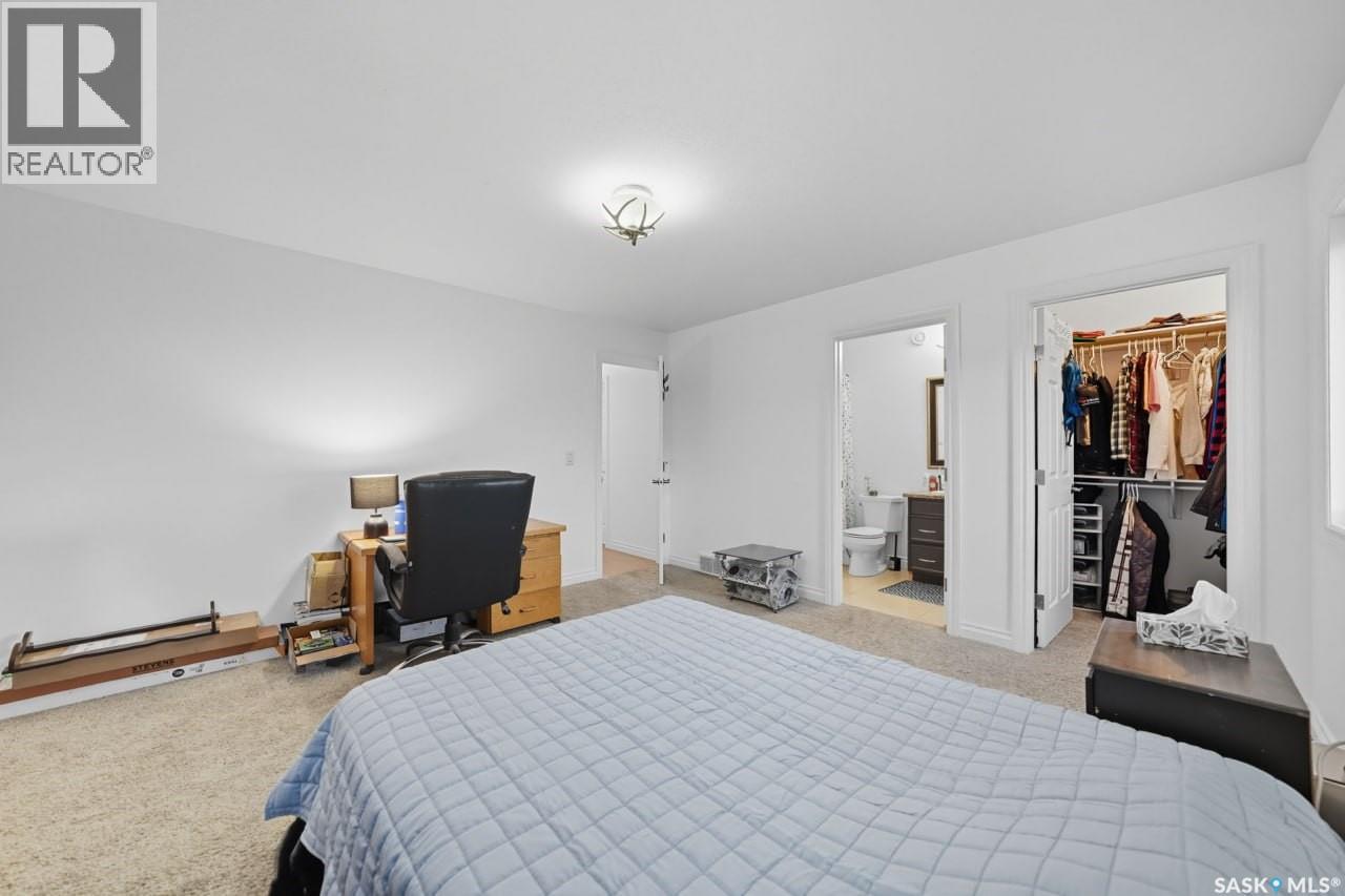 455 Hastings Crescent Property Photo 17