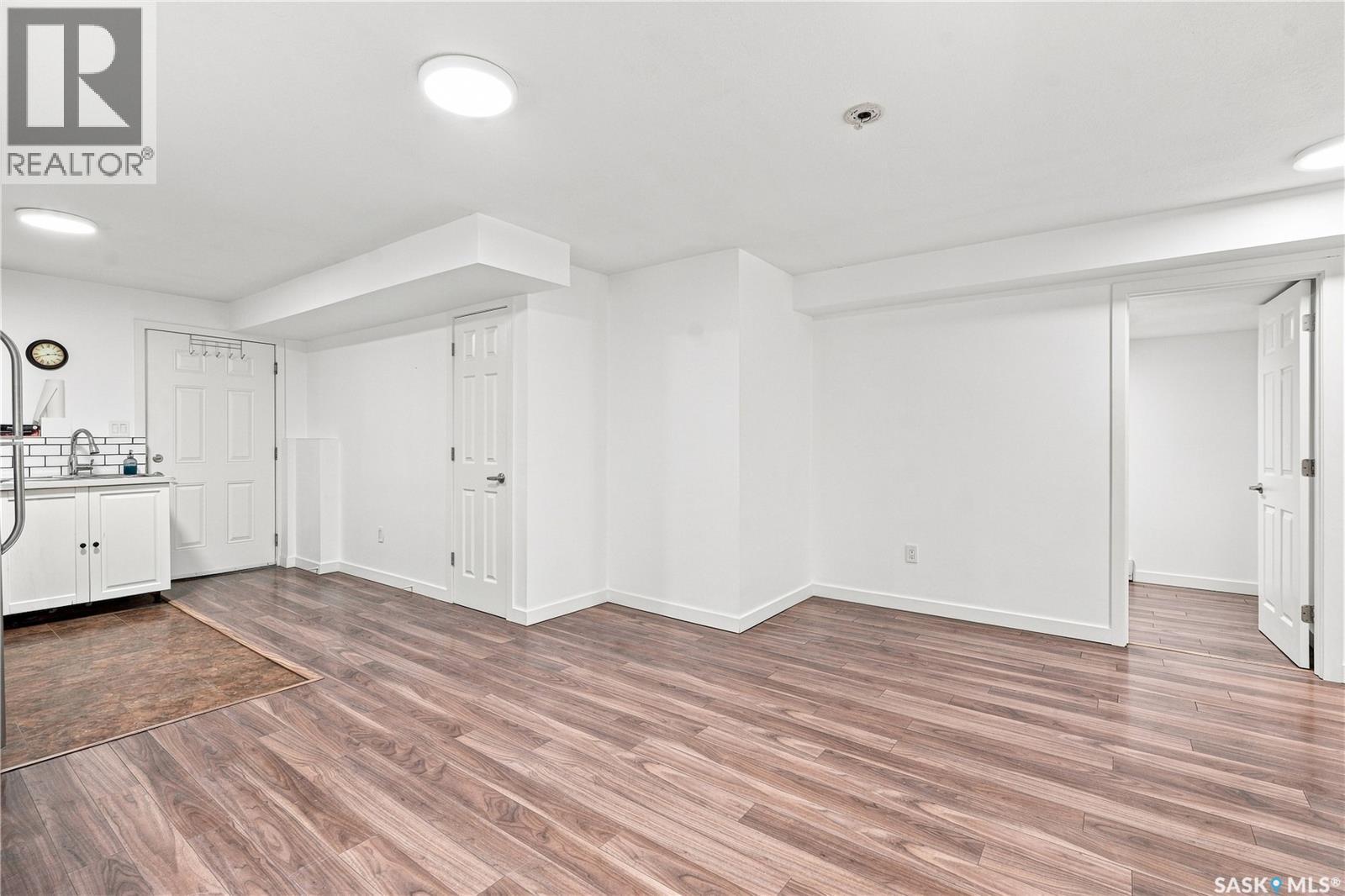 455 Hastings Crescent Property Photo 32