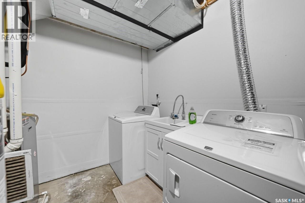 455 Hastings Crescent Property Photo 39