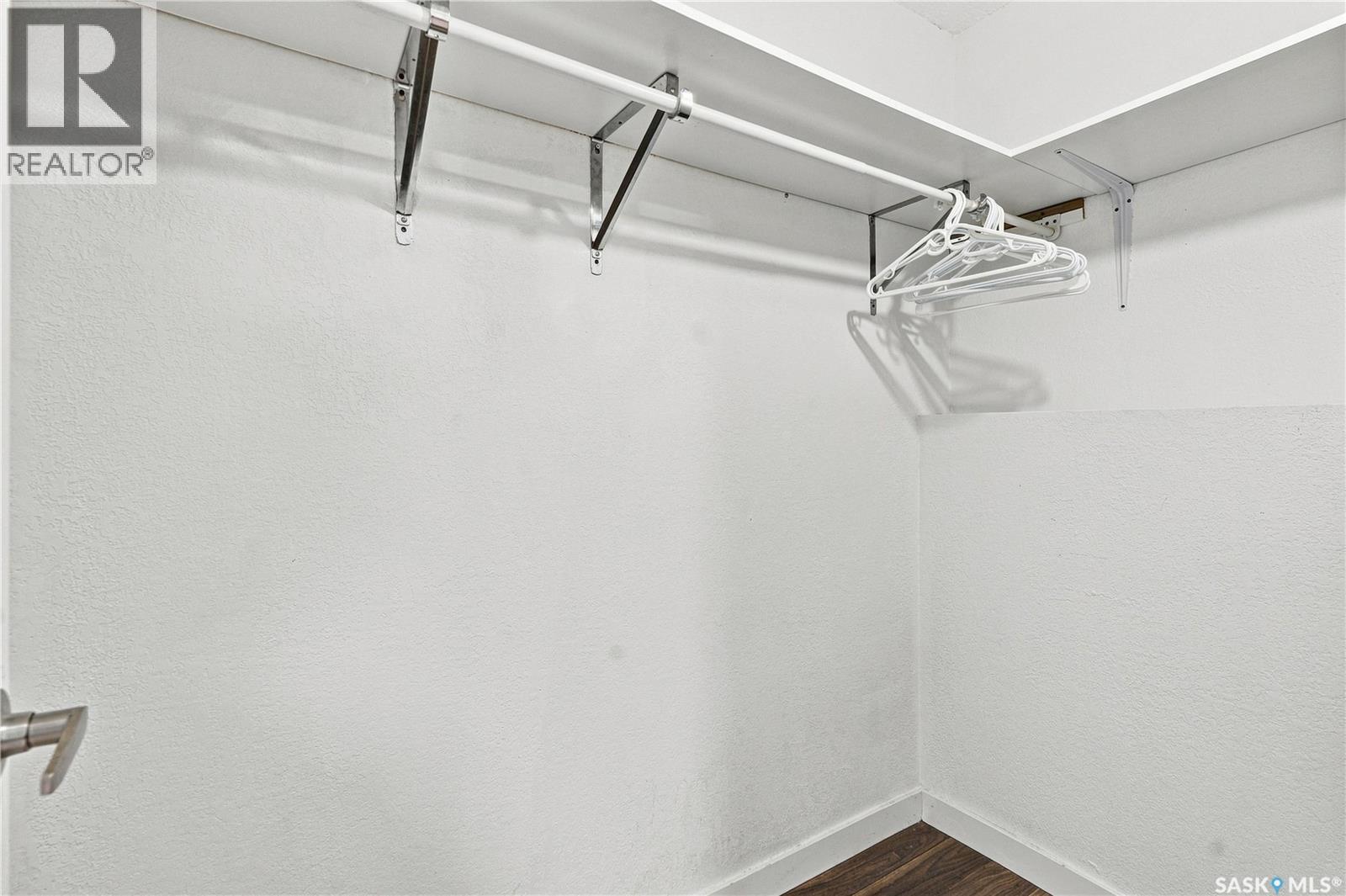 455 Hastings Crescent Property Photo 40