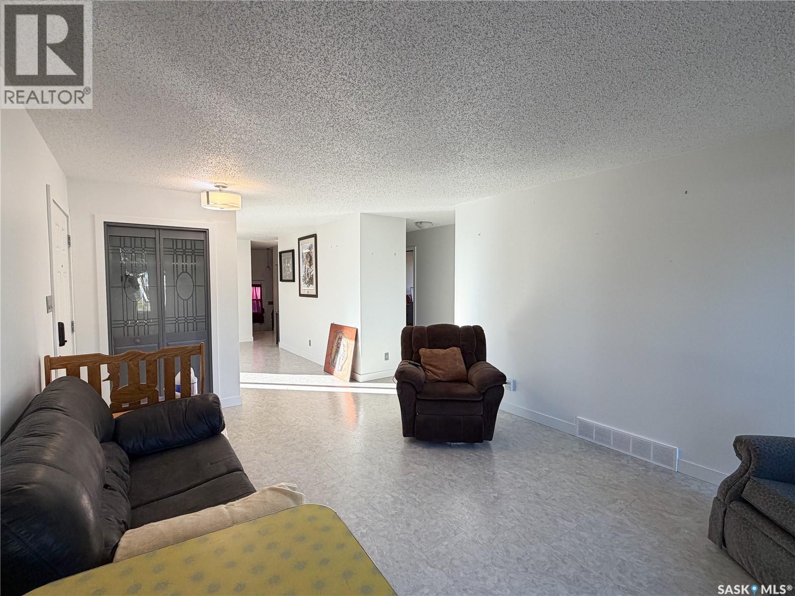 64 Dunfield Crescent Property Photo 4