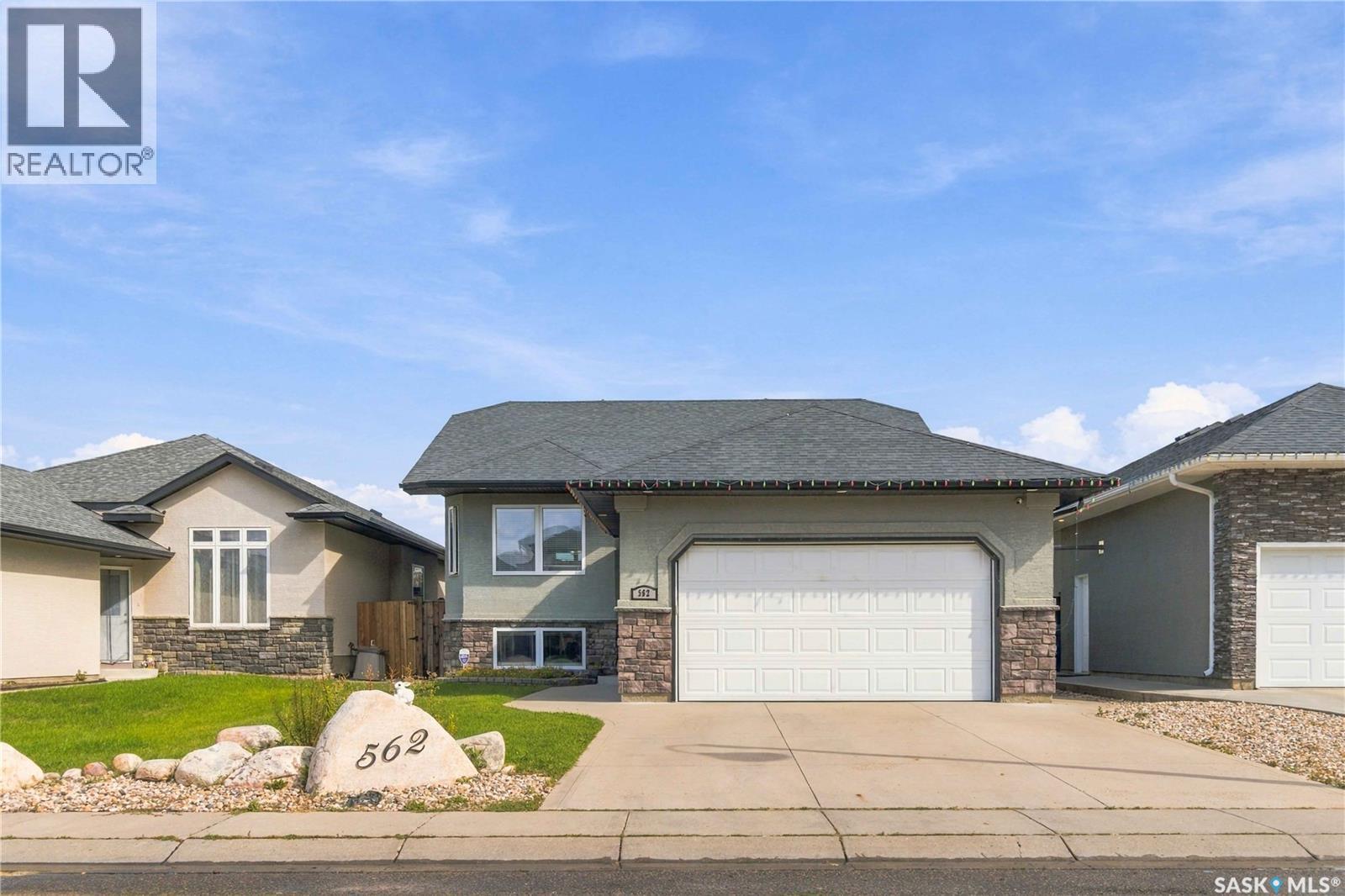 562 Rempel Manor Property Photo 1