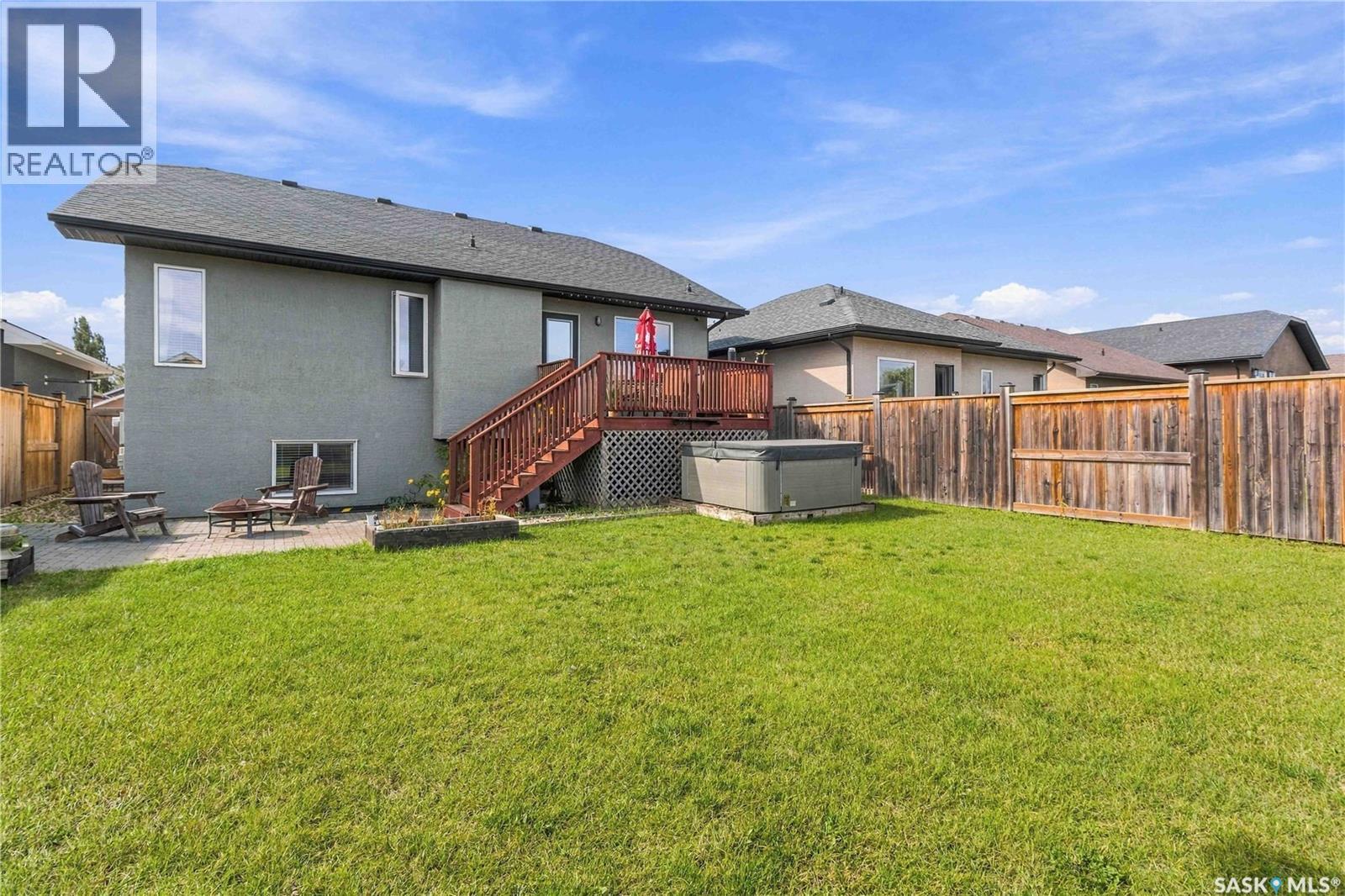 562 Rempel Manor Property Photo 28