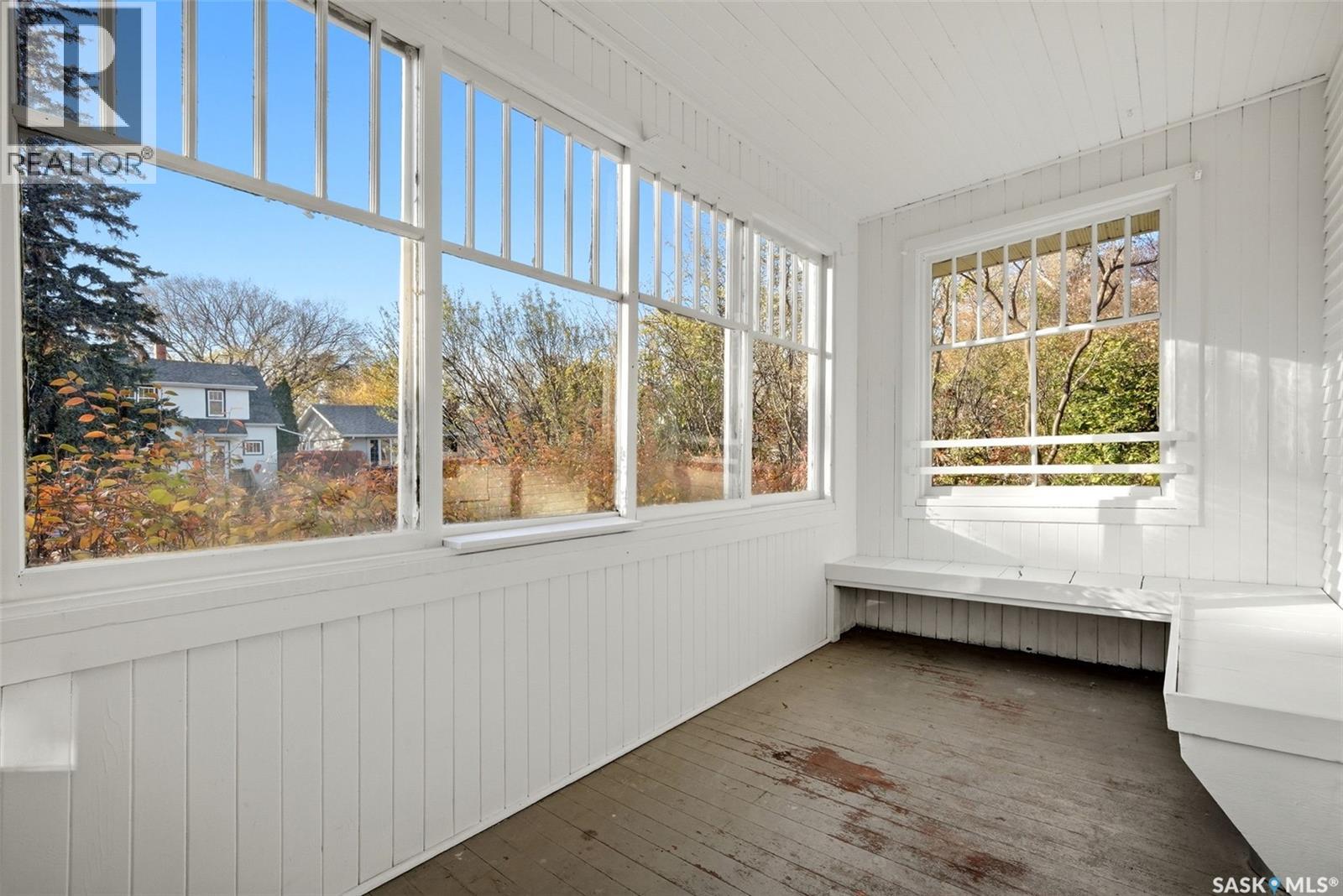 3129 Retallack Street Property Photo 4