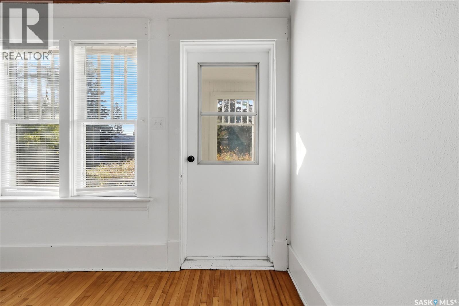 3129 Retallack Street Property Photo 5