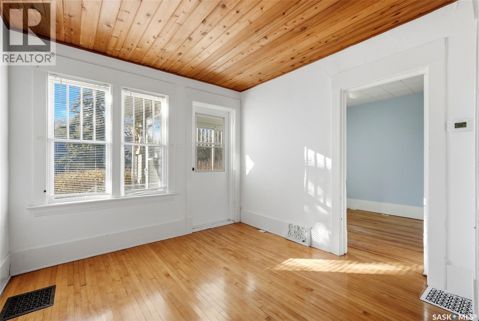 3129 Retallack Street Property Photo 6