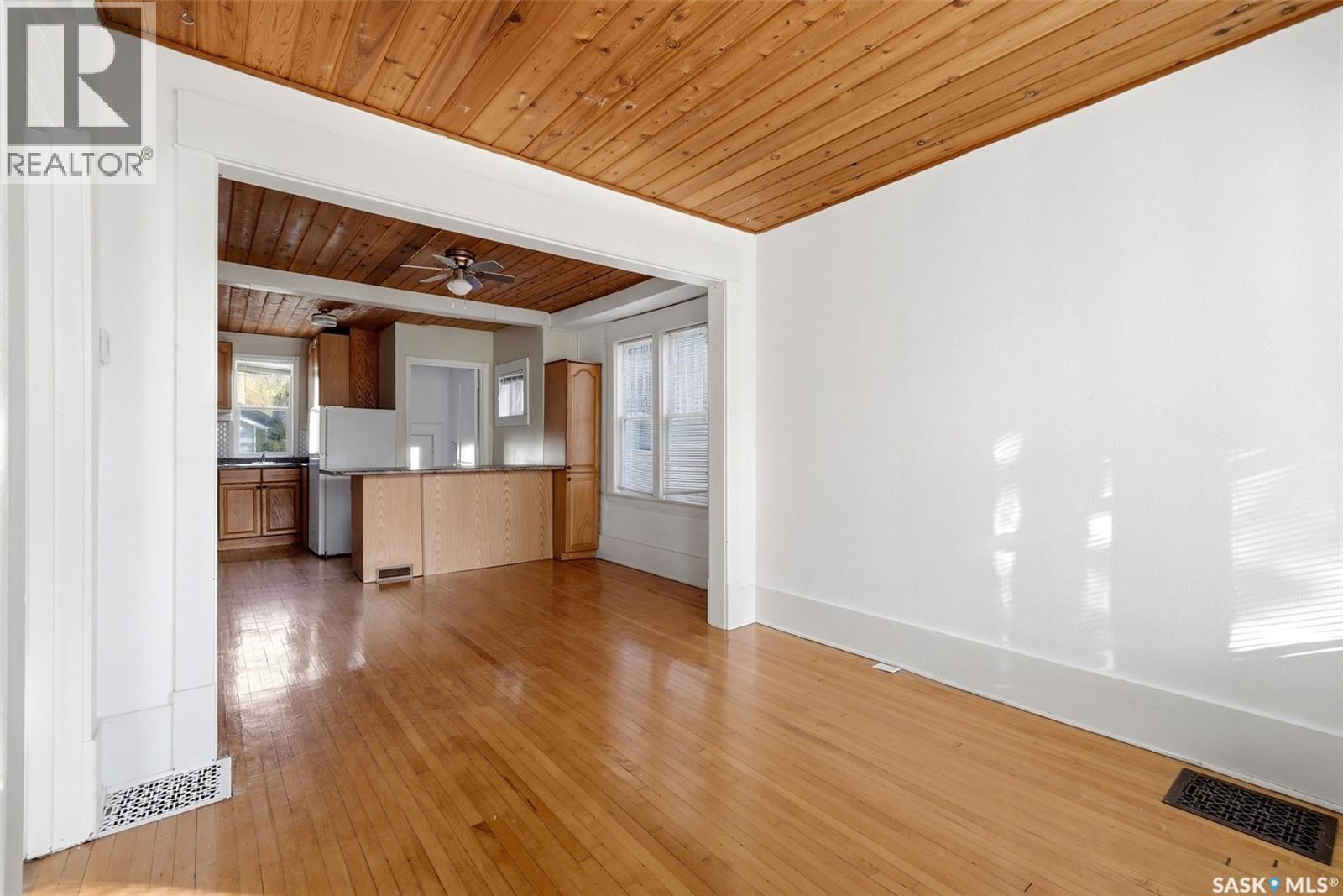 3129 Retallack Street Property Photo 7