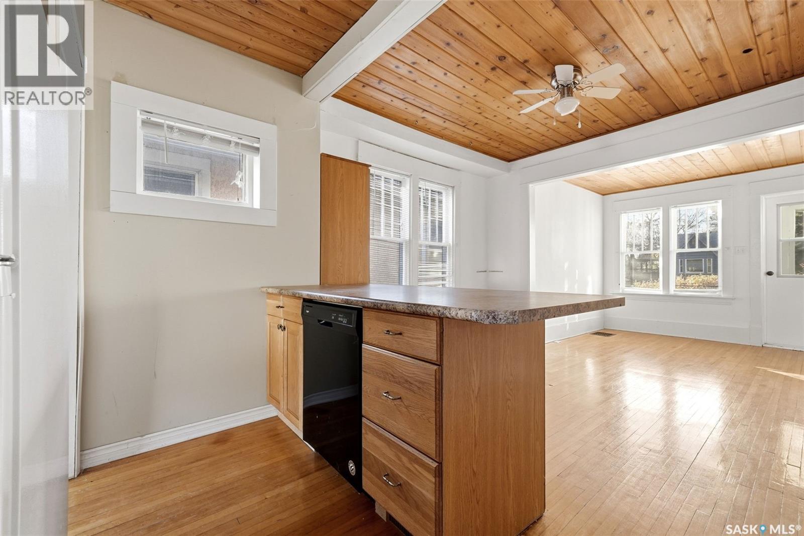 3129 Retallack Street Property Photo 11