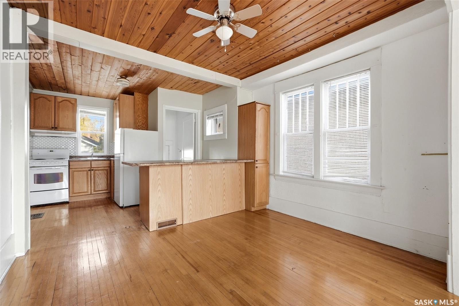 3129 Retallack Street Property Photo 12