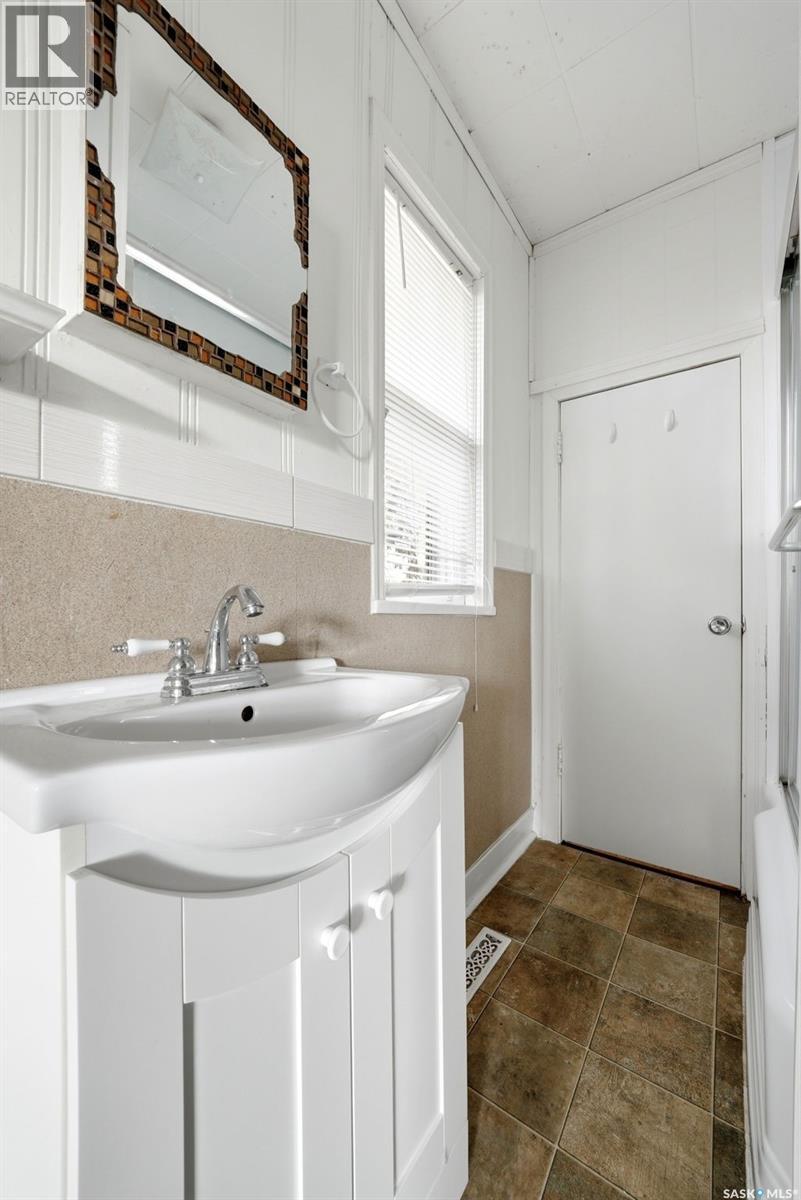 3129 Retallack Street Property Photo 18