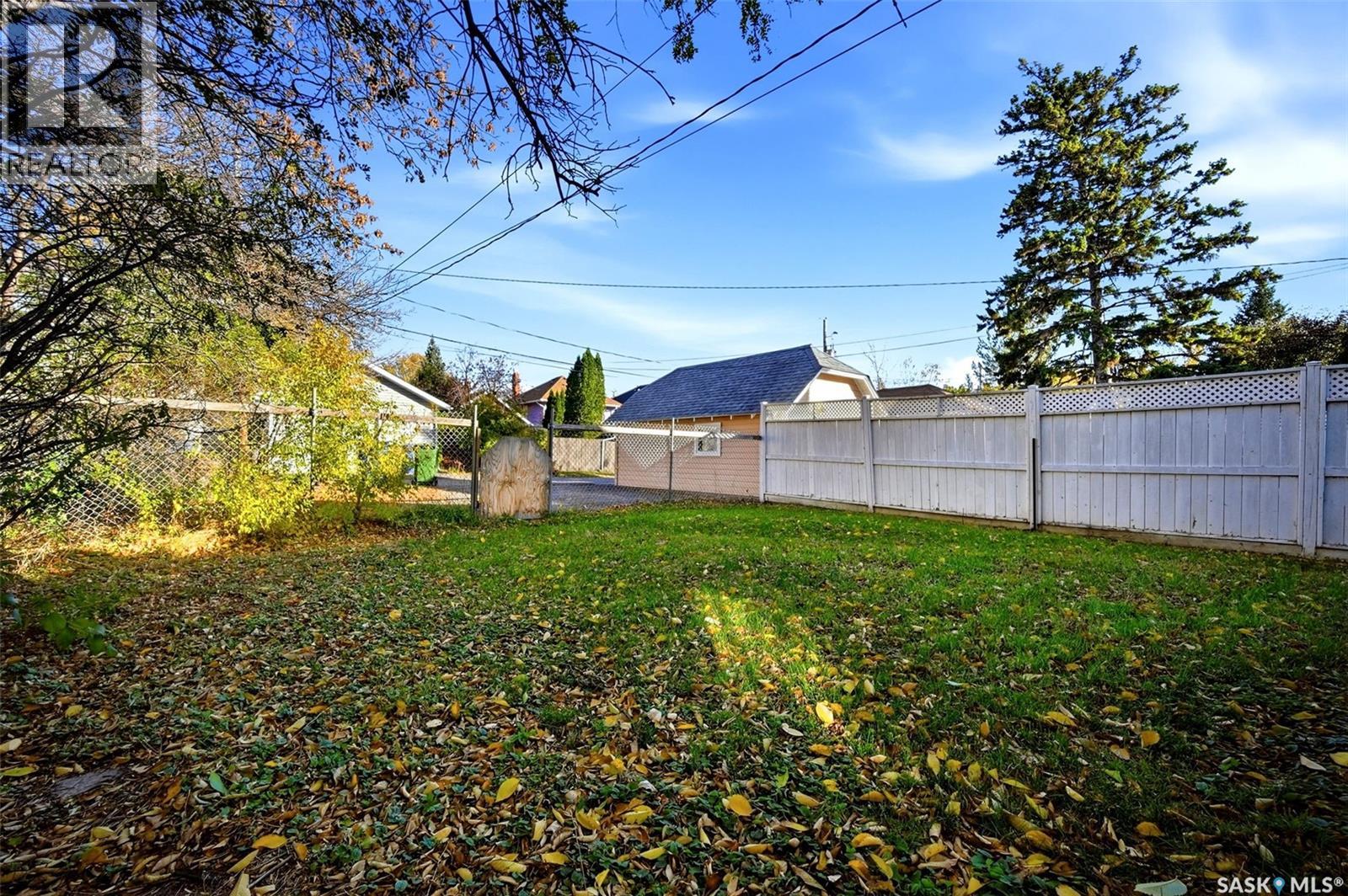 3129 Retallack Street Property Photo 25