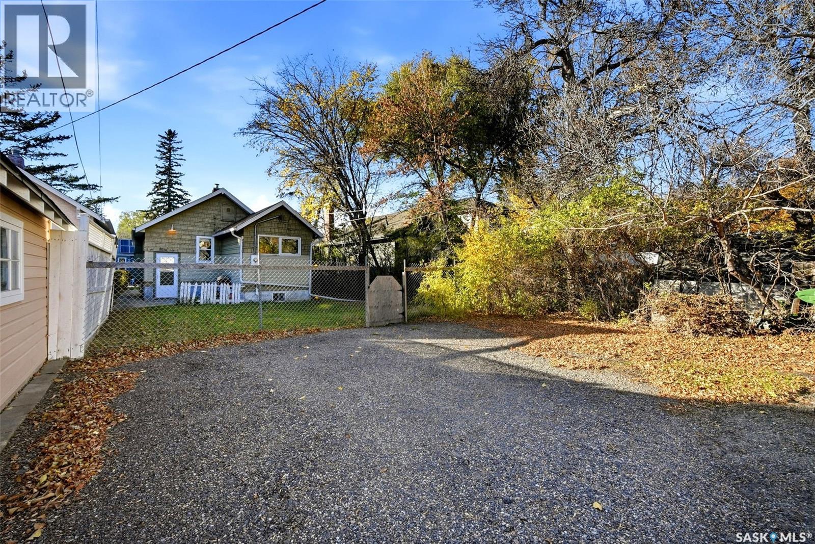 3129 Retallack Street Property Photo 27