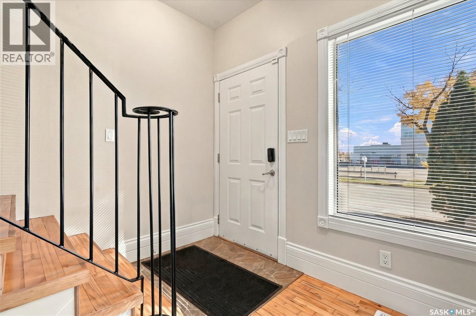 2 563 5th Avenue N Property Photo 2